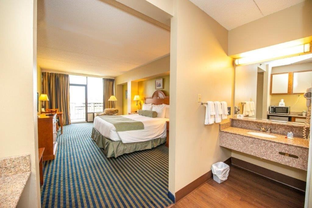 Days Inn By Wyndham Virginia Beach At The Beach Exterior photo