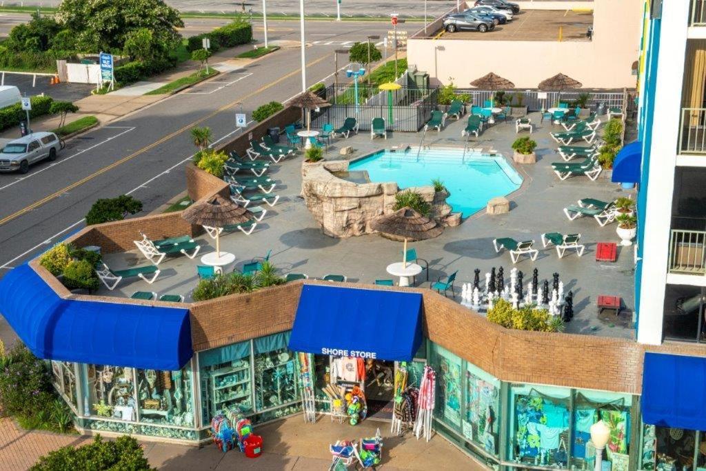 Days Inn By Wyndham Virginia Beach At The Beach Exterior photo