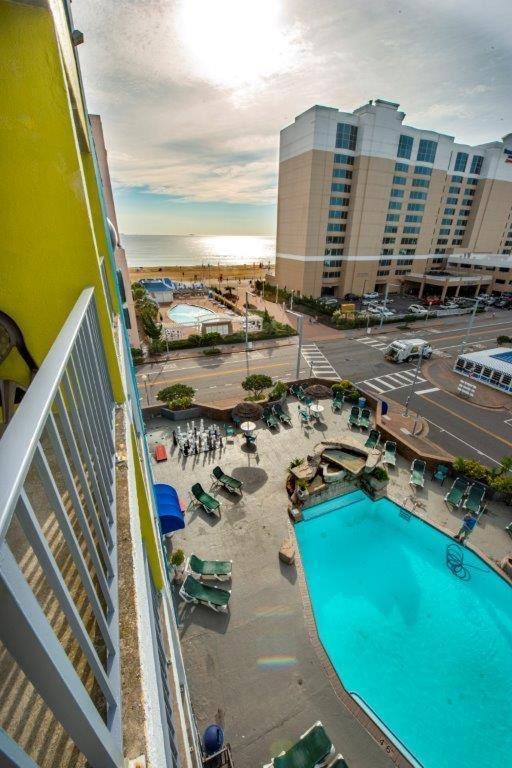 Days Inn By Wyndham Virginia Beach At The Beach Exterior photo