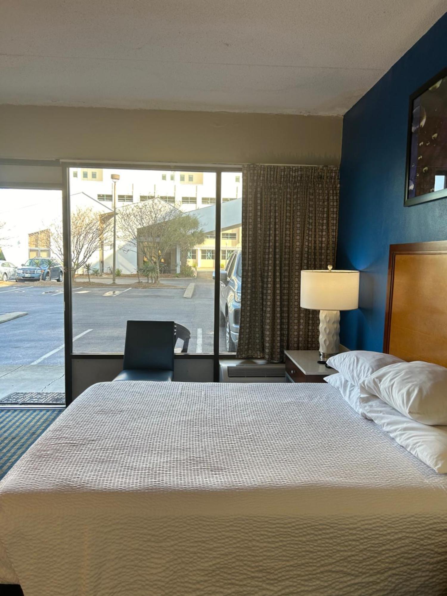 Days Inn By Wyndham Virginia Beach At The Beach Exterior photo