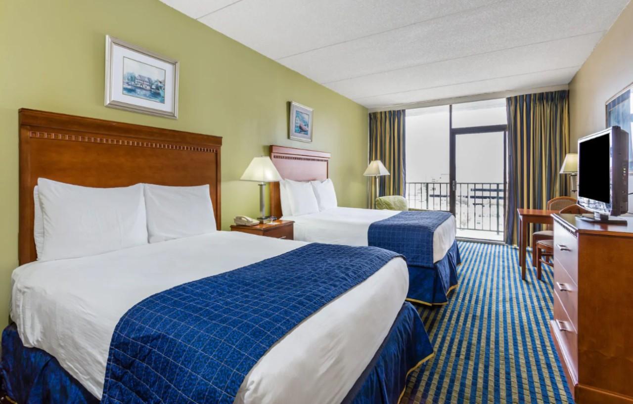 Days Inn By Wyndham Virginia Beach At The Beach Exterior photo